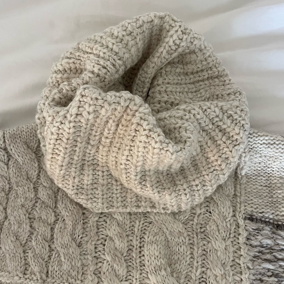 Abercrombie & Fitch Knit Sweater - Picture 3 of 6